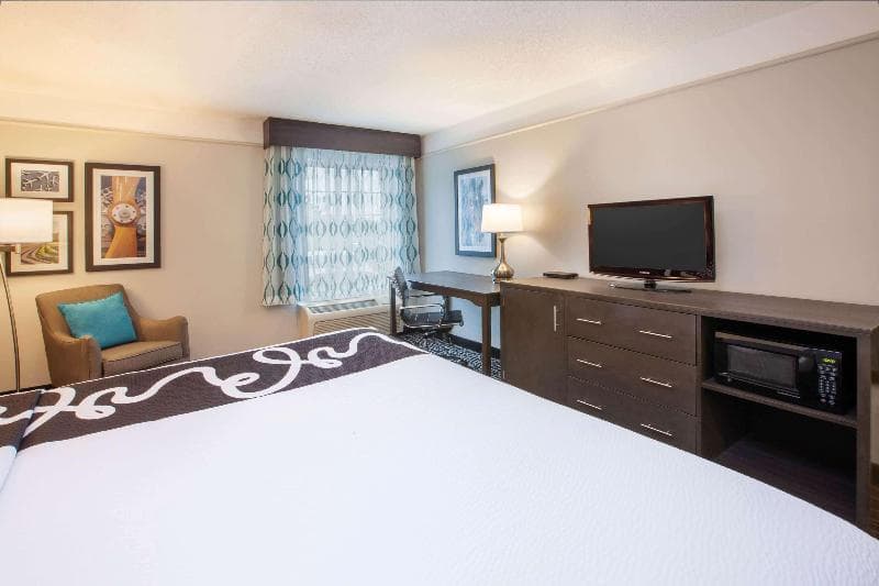 La Quinta Inn & Suites Cincinnati Airport Florence image 1