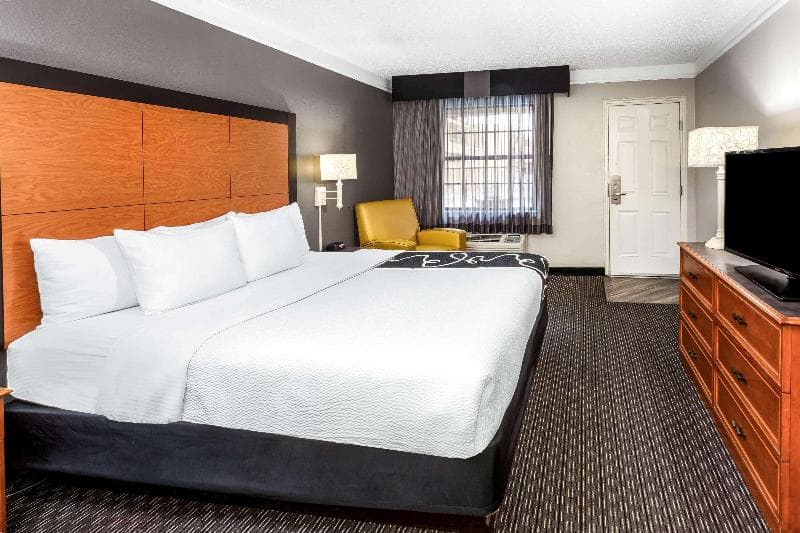 La Quinta Inn by Wyndham Laredo I-35 image 1