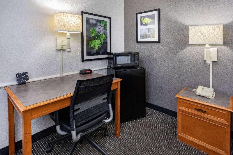 La Quinta Inn by Wyndham Laredo I-35 image 2