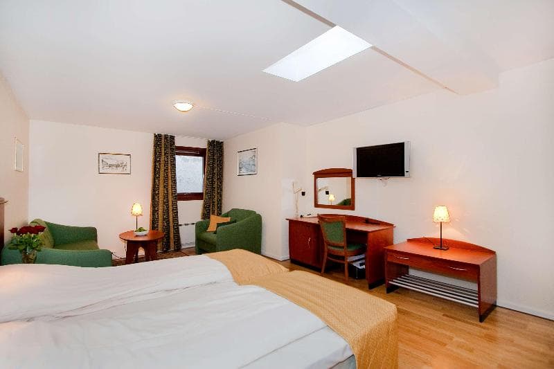 Best Western Chesterfield Hotel image 1