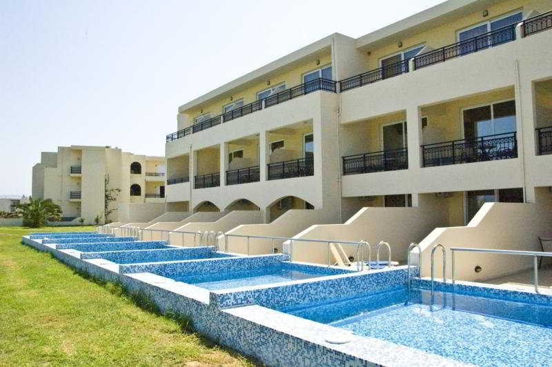 Stay at Vantaris Palace