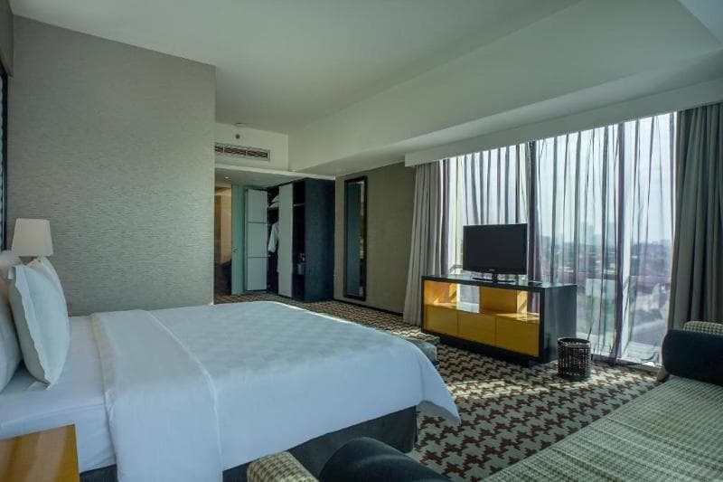 ARTOTEL TS Suites Surabaya image 1