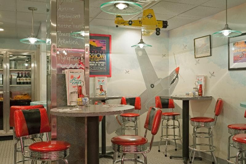 Holiday Inn Manchester Airport image 1