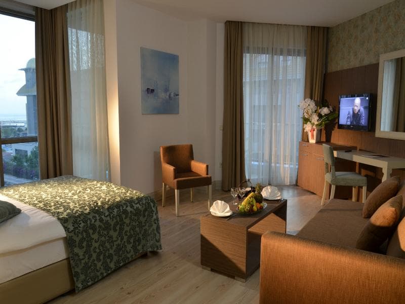 Port Side Resort image 1