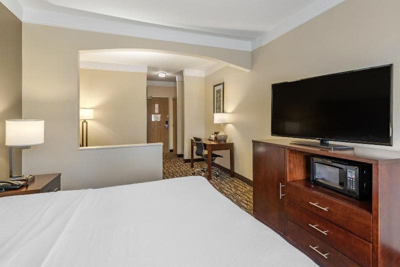 Stay at Comfort Suites Salem