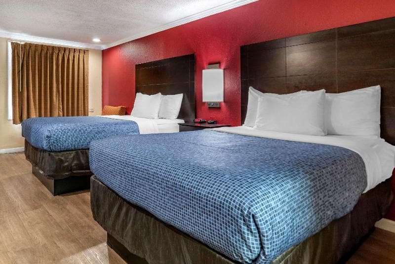 Econo Lodge Oxford image 2