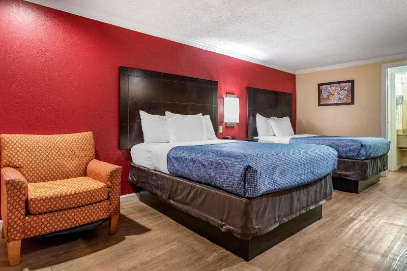 Econo Lodge Oxford image 1
