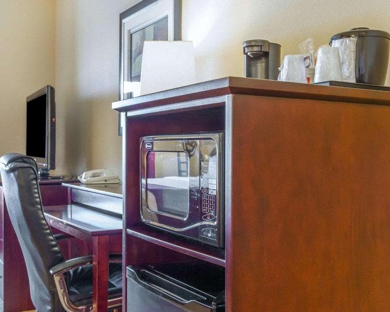 Stay at Comfort Suites Florence Shoals Area