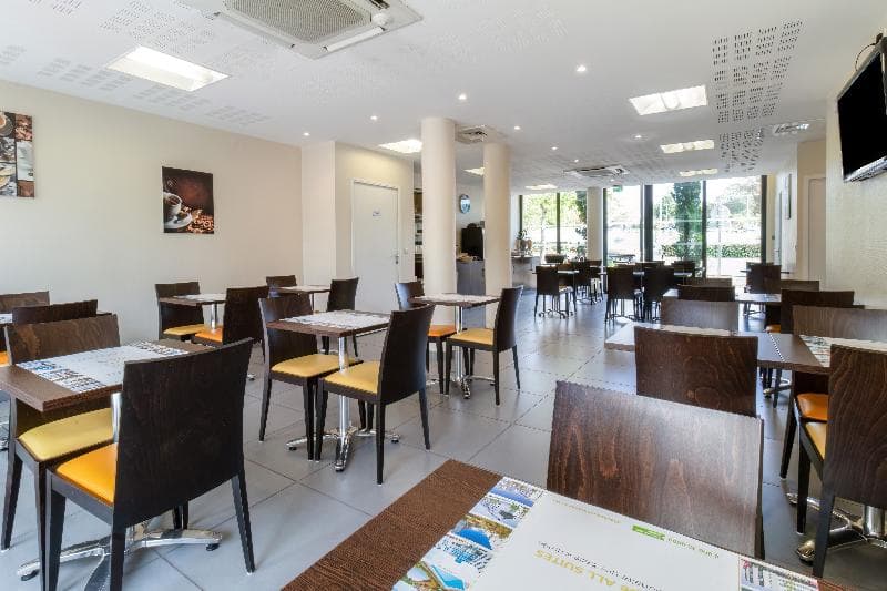 All Suites Appart Hôtel | Pau - Zénith image 2
