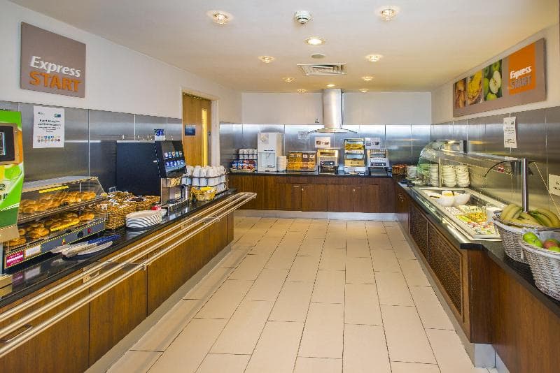 Stay at Holiday Inn Express Edinburgh - Royal Mile