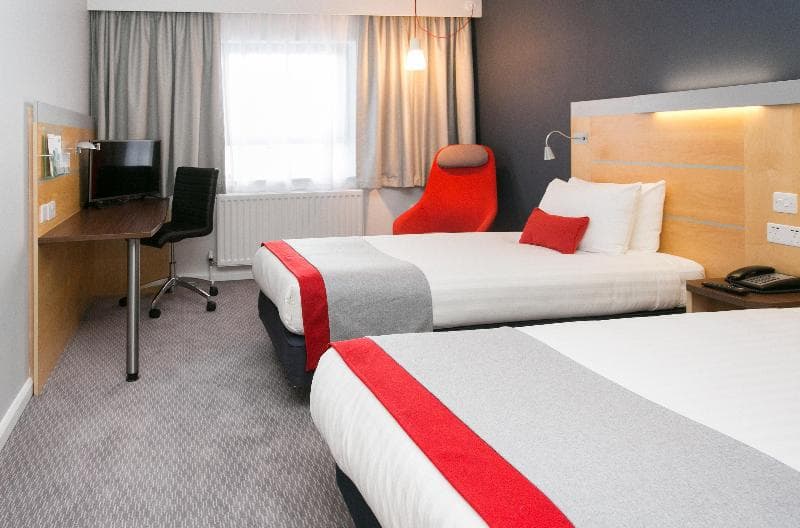 Holiday Inn Express Antrim image 1