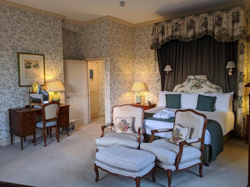 Cotswold Lodge image 2