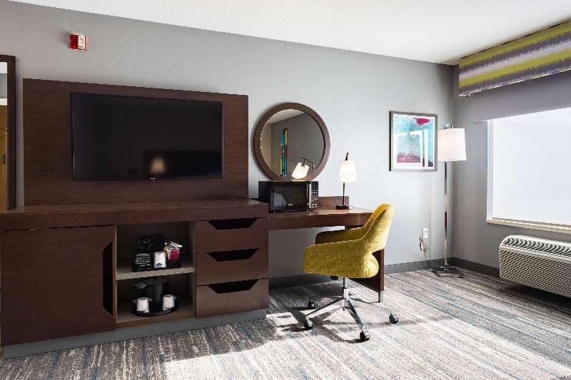 Hampton Inn & Suites Salt Lake City Airport image 2