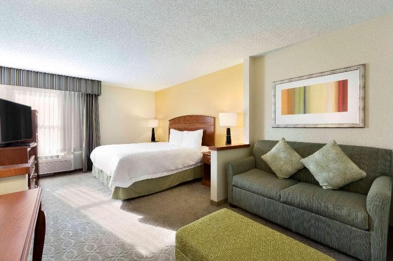 Stay at Hampton Inn Youngstown/Boardman