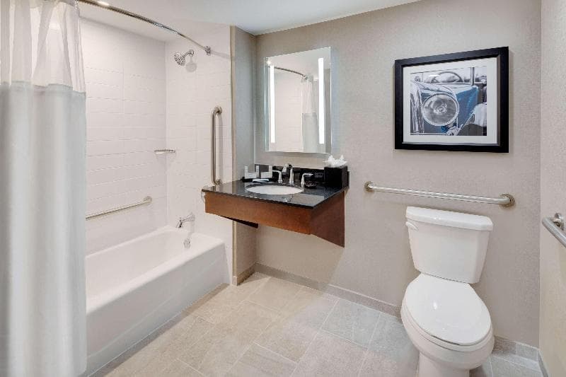 Embassy Suites Detroit Troy Auburn Hills image 2