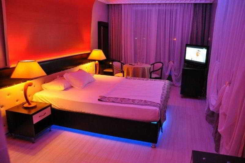 Stay at Unluselek Hotel