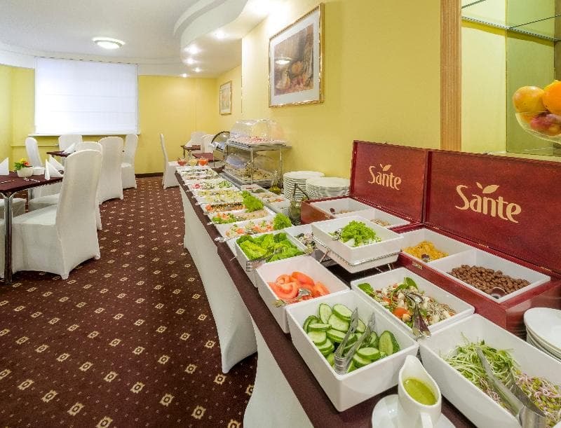 Stay at Reytan Hotel
