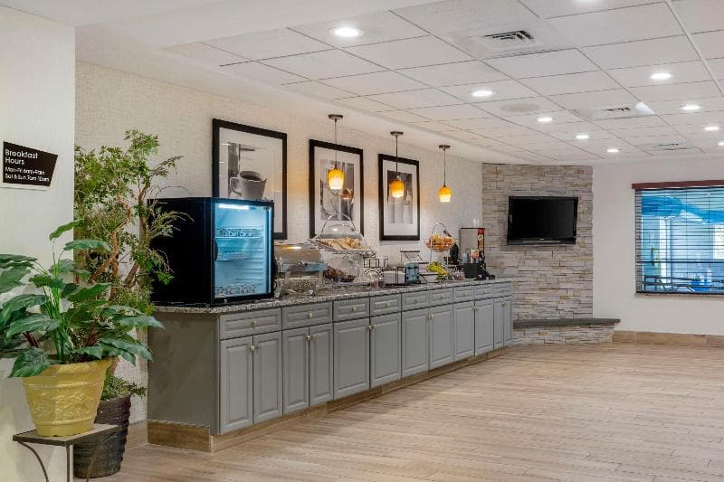 Stay at Best Western Plus New England Inn & Suites