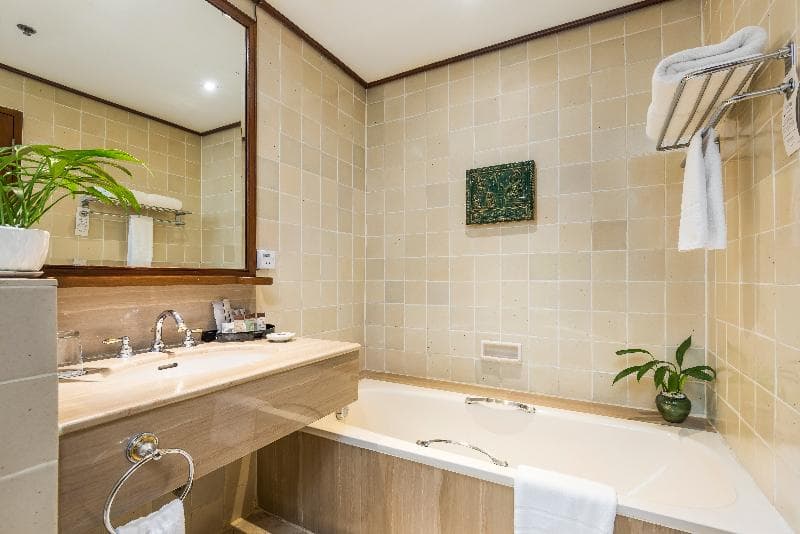 Chatrium Hotel Royal Lake Yangon image 2
