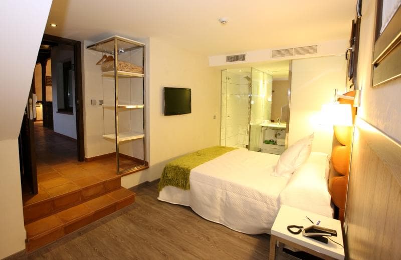 Evenia Alcala Boutique image 1
