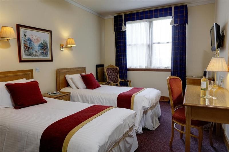 Strathaven Hotel image 1