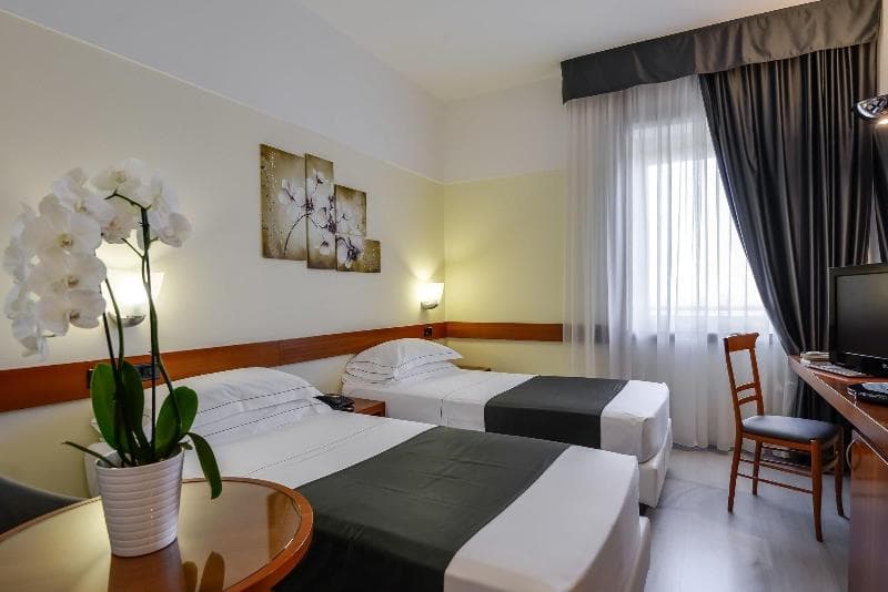 Hotel Bologna Airport image 1