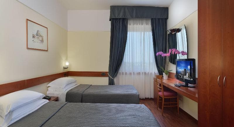 Hotel Bologna Airport image 2