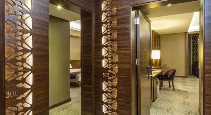 Gold Majesty Hotel image 2