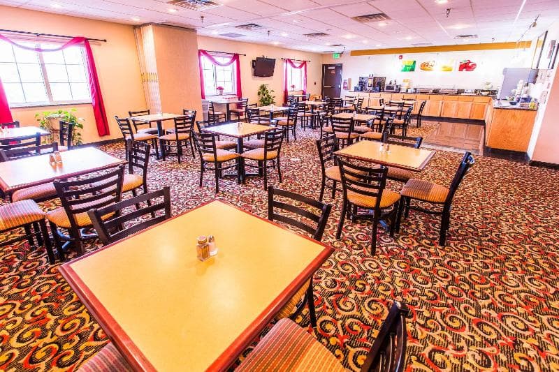 Quality Inn & Suites University image 2