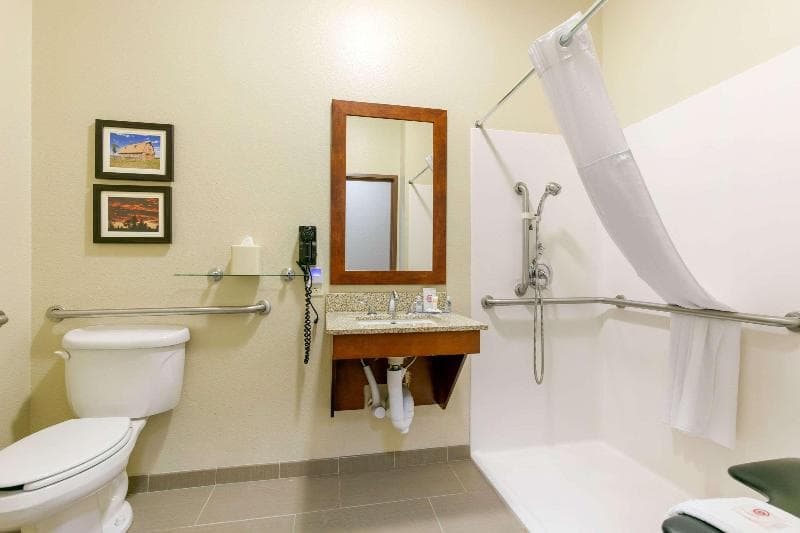 Comfort Inn & Suites Near University of Wyoming image 1