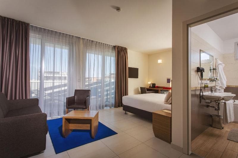 Aqua Hotel image 2