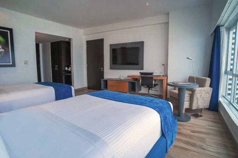 Wyndham Guayaquil Puerto Santa Ana image 1
