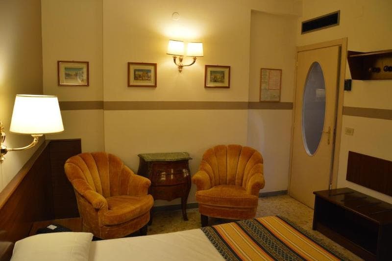 Hotel Central image 2