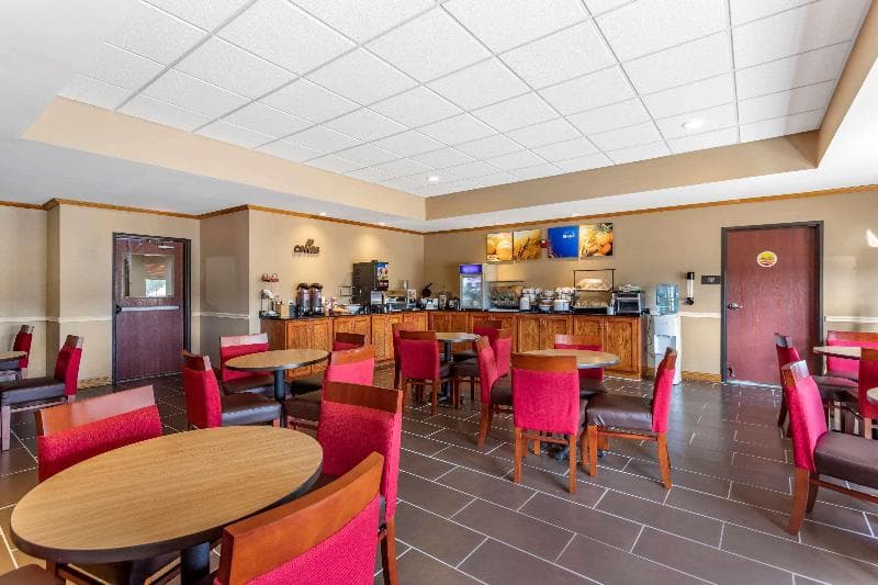 Comfort Inn & Suites image 2