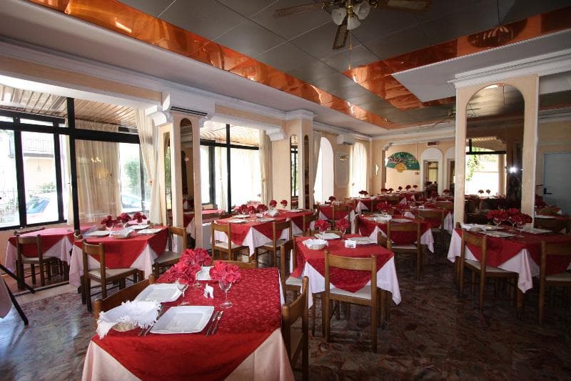 Stay at Hotel Britannia