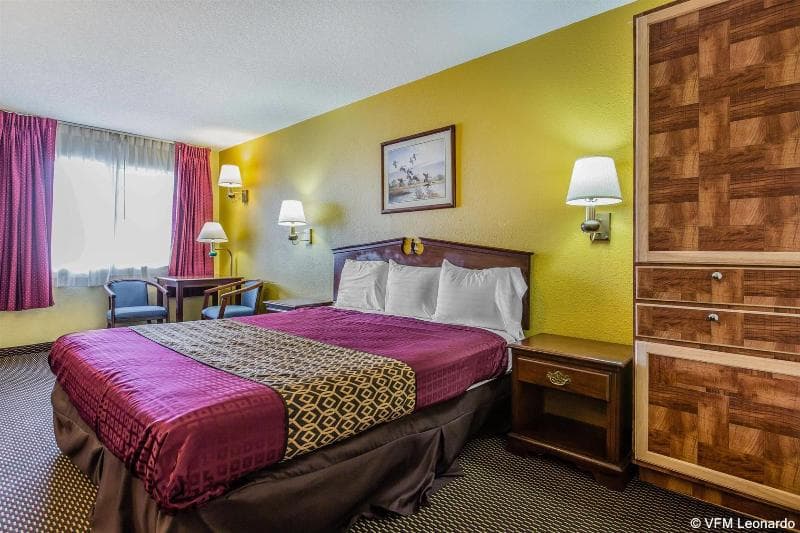 Econo Lodge image 2