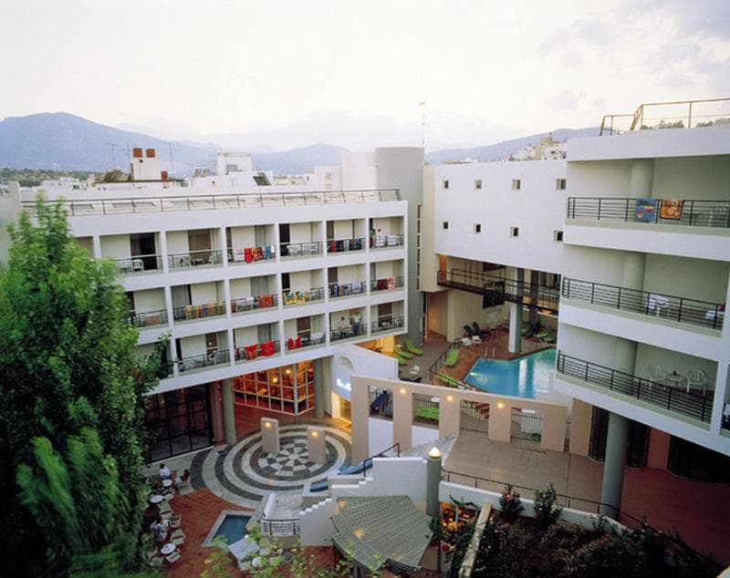 Santa Marina Unique Hotel image 2