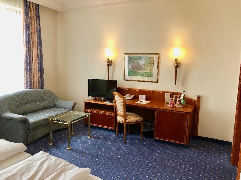 Hotel Bayerischer Hof Dresden image 2