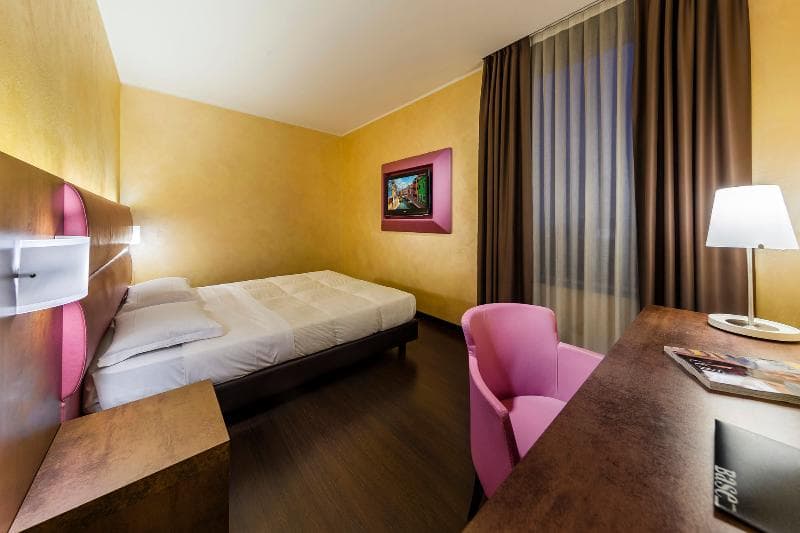 Base Hotel - Main View