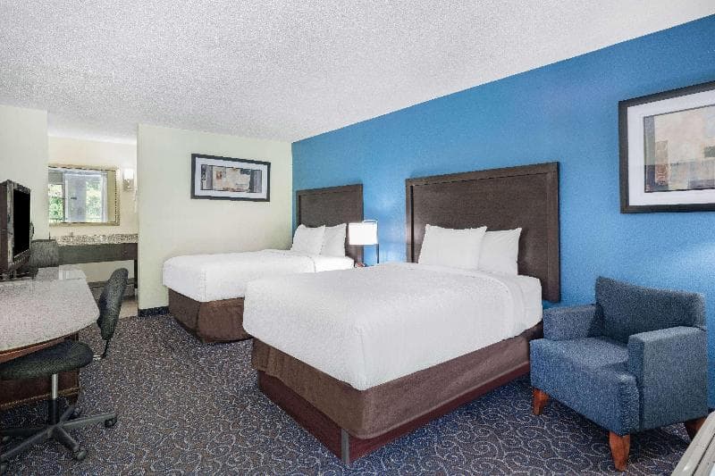 Stay at Days Inn And Suites By Wyndham Oxford