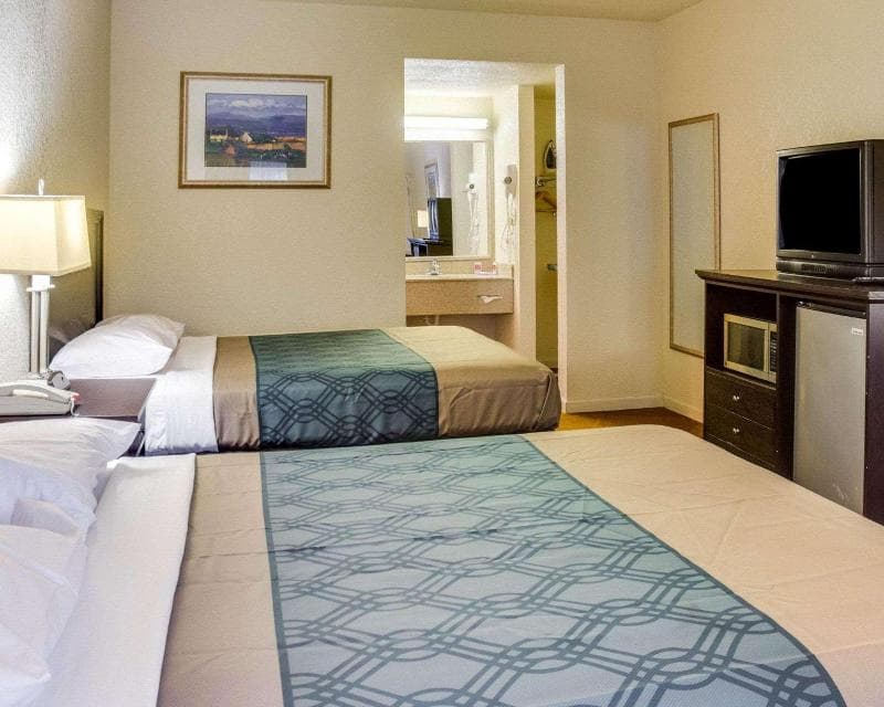 Quality Inn & Suites Suffolk Area image 2
