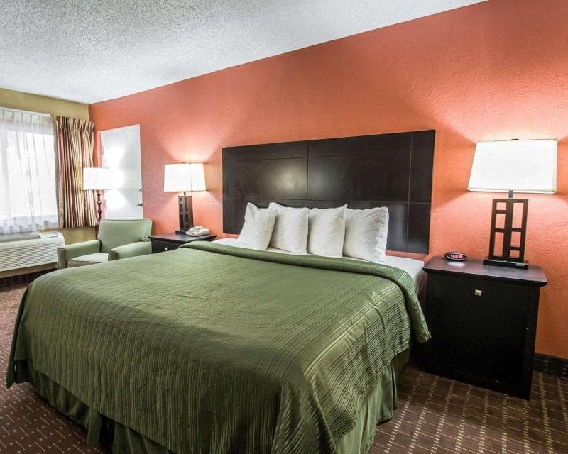 Quality Inn near Blue Spring image 1
