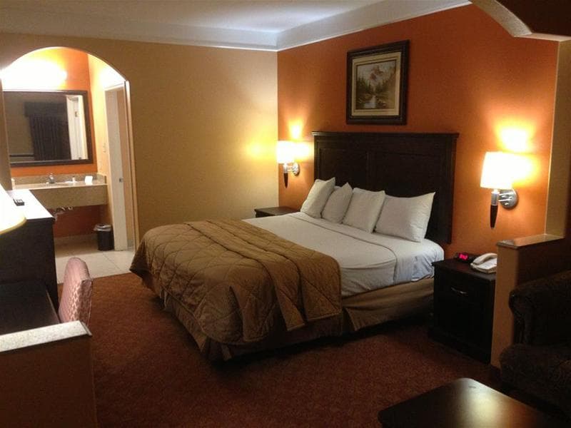 Scottish Inns & Suites image 1