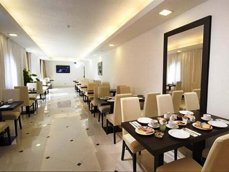 Suite Hotel Elite image 1