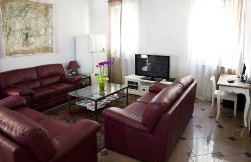 Hotel Aurora - Main View