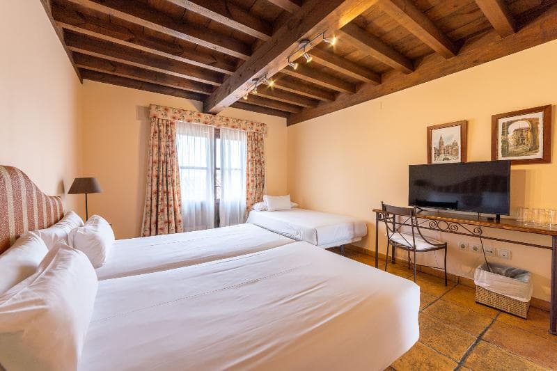 Hotel Cigarral De Caravantes image 1
