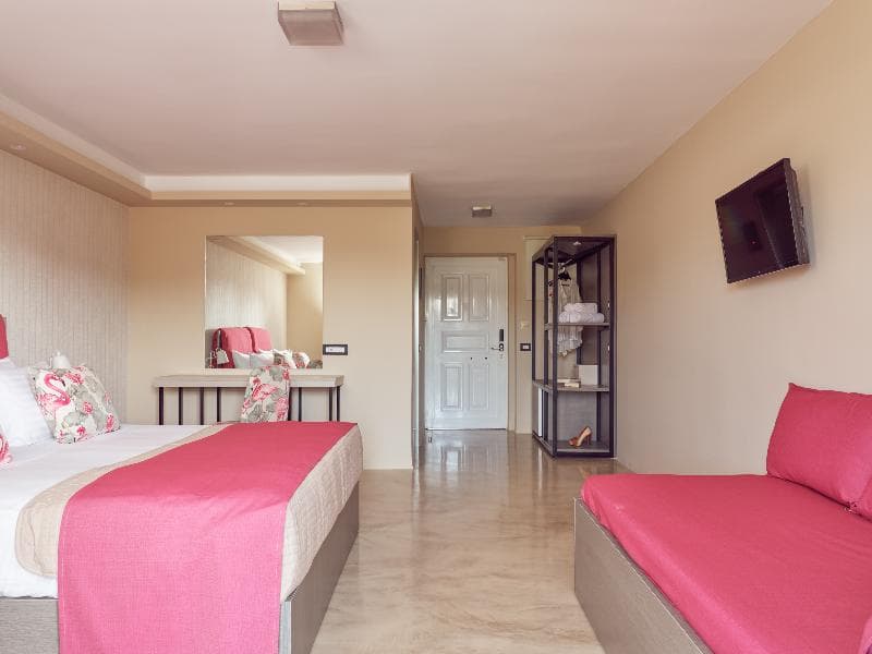 Koukounaria  Hotel & Suites image 2