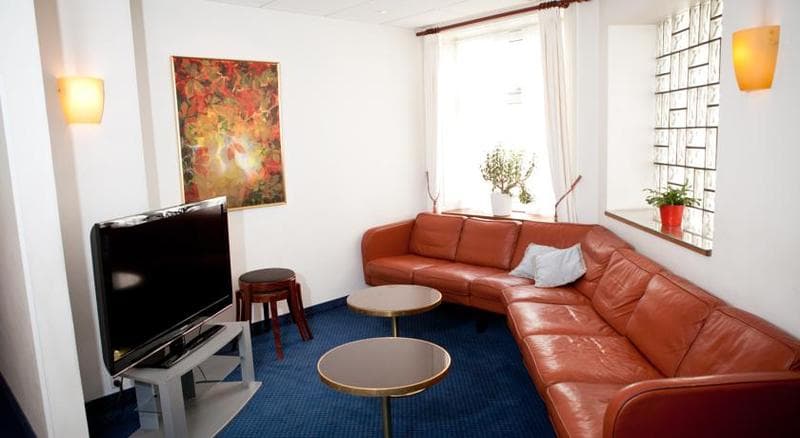 Saga Hotel image 1