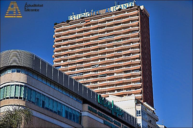 Stay at Estudiotel Alicante