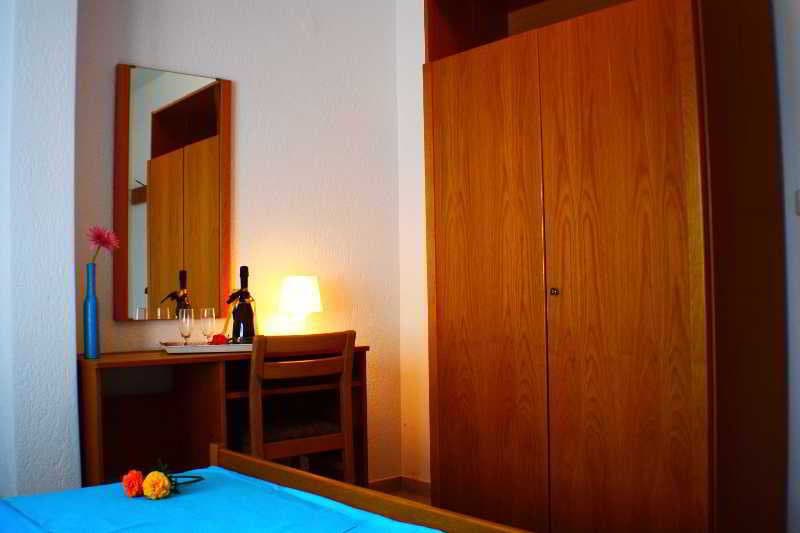 Salonikiou Beach Deluxe Apartments image 1